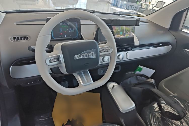 Used CHANGAN NEVO Lumin 2026 Model Treasure Edition 205km Passionate Beige Ningde Center Console