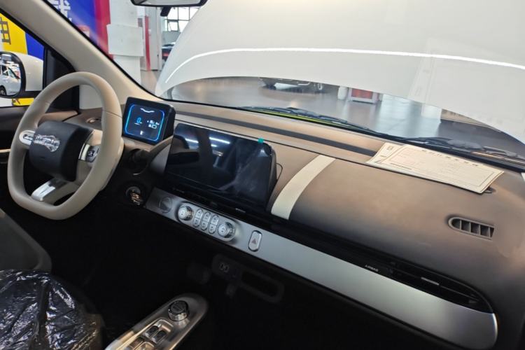 Used CHANGAN NEVO Lumin 2026 Model Treasure Edition 205km Passionate Beige Ningde Center Console