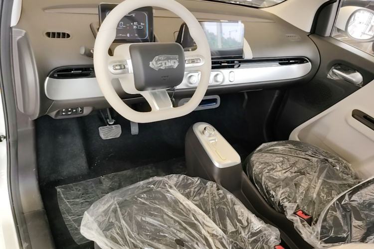 Used CHANGAN NEVO Lumin 2026 Model Treasure Edition 205km Passionate Beige Ningde Center Console