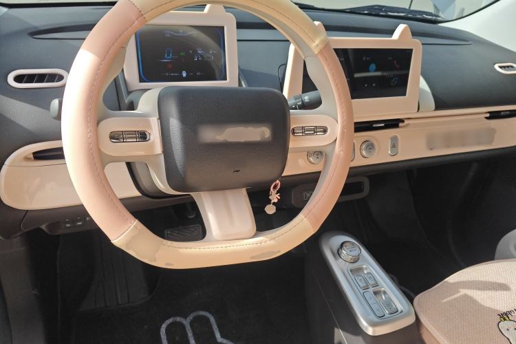 Used CHANGAN NEVO Lumin 2026 Model Treasure Edition 205km Passionate Beige Ningde Center Console