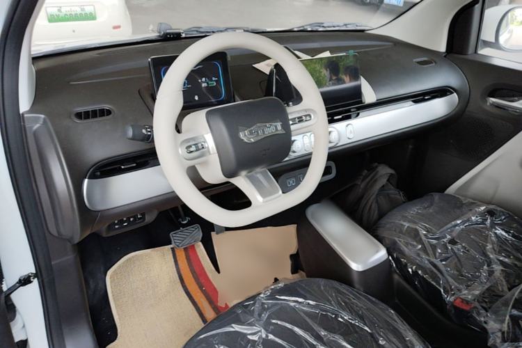 Used CHANGAN NEVO Lumin 2026 Model Treasure Edition 205km Passionate Beige Ningde Center Console