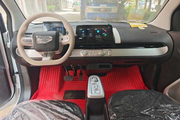 Used CHANGAN NEVO Lumin 2026 Model Treasure Edition 205km Passionate Beige Ningde Center Console