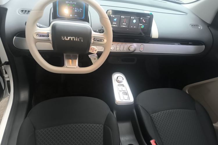 Used CHANGAN NEVO Lumin 2026 Model Treasure Edition 205km Passionate Beige Ningde Center Console