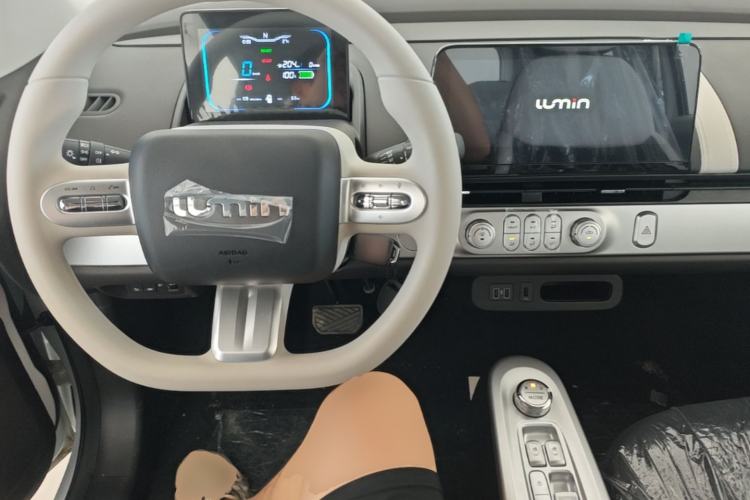Used CHANGAN NEVO Lumin 2026 Model Treasure Edition 205km Passionate Beige Ningde Center Console