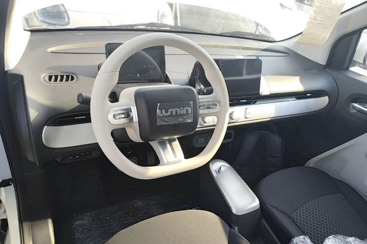 Used CHANGAN NEVO Lumin 2026 Model Treasure Edition 205km Passionate Beige Ningde Center Console