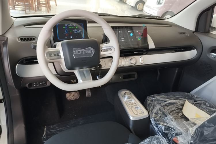 Used CHANGAN NEVO Lumin 2026 Model Treasure Edition 205km Passionate Beige Ningde Center Console