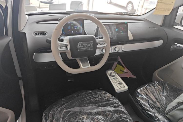 Used CHANGAN NEVO Lumin 2026 Model Treasure Edition 205km Passionate Beige Ningde Center Console