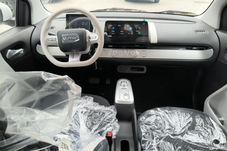 Used CHANGAN NEVO Lumin 2026 Model Treasure Edition 205km Passionate Beige Ningde Center Console