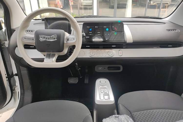 Used CHANGAN NEVO Lumin 2026 Model Treasure Edition 205km Passionate Beige Ningde Center Console