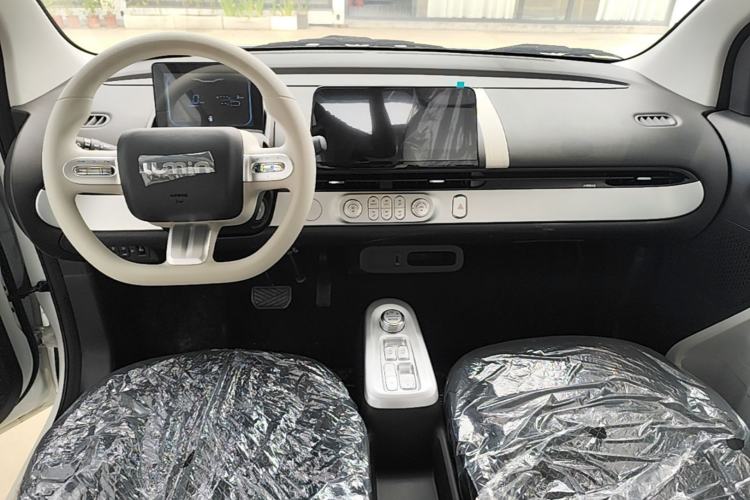 Used CHANGAN NEVO Lumin 2026 Model Treasure Edition 205km Passionate Beige Ningde Center Console