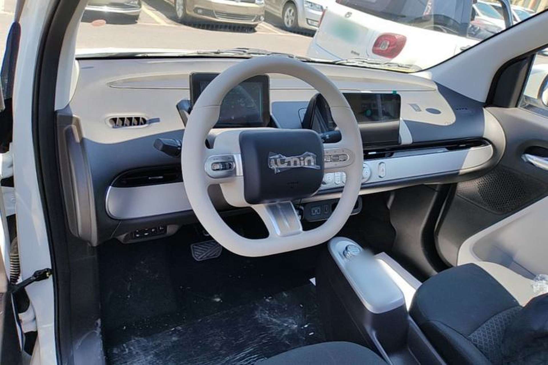 Used CHANGAN NEVO Lumin 2026 Model Treasure Edition 205km Passionate Beige Ningde Center Console