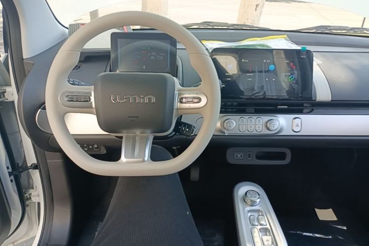 Used CHANGAN NEVO Lumin 2026 Model Treasure Edition 205km Passionate Beige Ningde Center Console