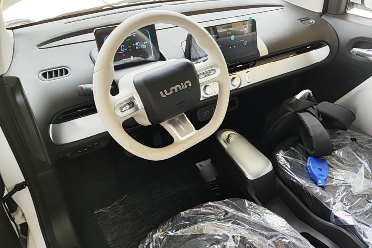 Used CHANGAN NEVO Lumin 2026 Model Treasure Edition 205km Passionate Beige Ningde Center Console