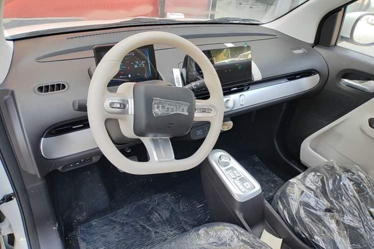 Used CHANGAN NEVO Lumin 2026 Model Treasure Edition 205km Passionate Beige Ningde Center Console