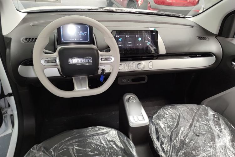 Used CHANGAN NEVO Lumin 2026 Model Treasure Edition 205km Passionate Beige Ningde Center Console