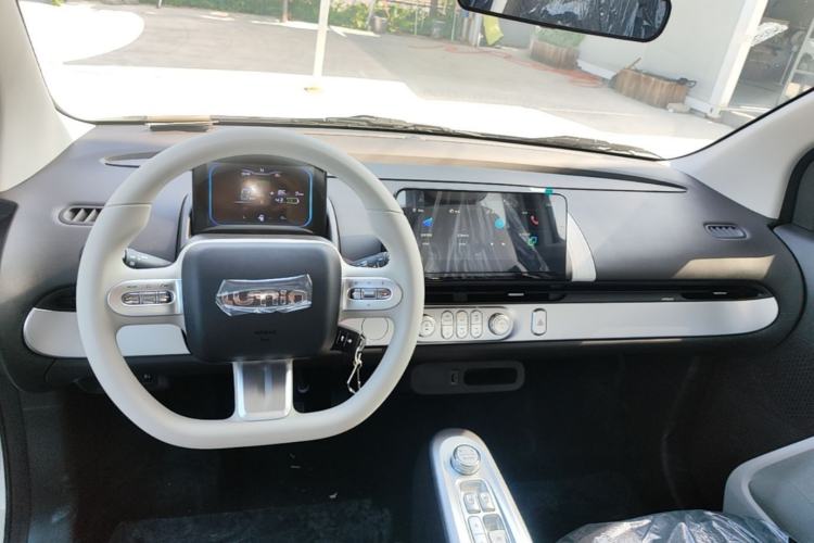 Used CHANGAN NEVO Lumin 2026 Model Treasure Edition 205km Passionate Beige Ningde Center Console