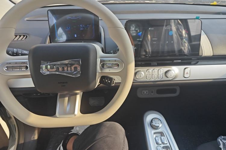 Used CHANGAN NEVO Lumin 2026 Model Treasure Edition 205km Passionate Beige Ningde Center Console