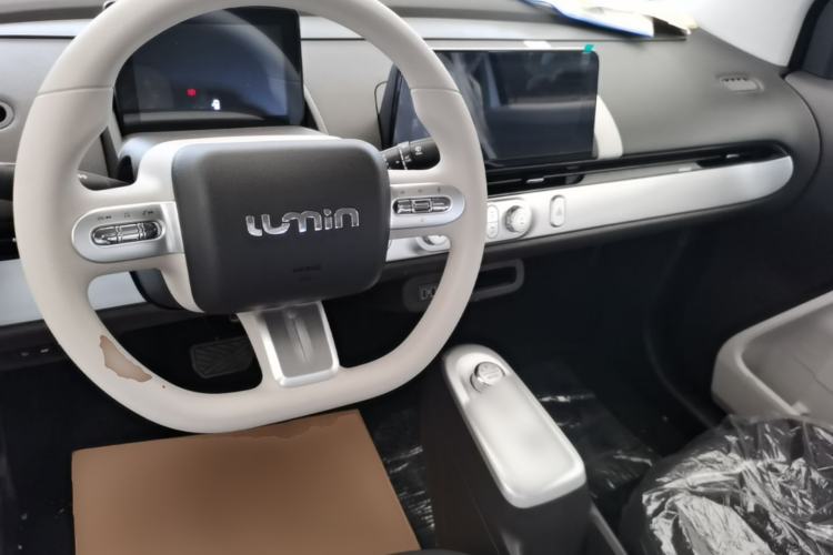 Used CHANGAN NEVO Lumin 2026 Model Treasure Edition 205km Passionate Beige Ningde Center Console