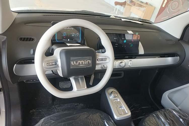 Used CHANGAN NEVO Lumin 2026 Model Treasure Edition 205km Passionate Beige Ningde Center Console