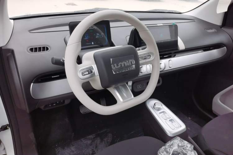 Used CHANGAN NEVO Lumin 2026 Model Treasure Edition 205km Passionate Beige Ningde Center Console