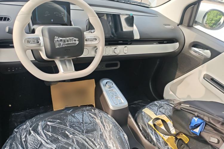 Used CHANGAN NEVO Lumin 2026 Model Treasure Edition 205km Passionate Beige Ningde Center Console