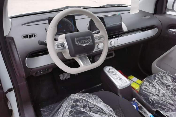 Used CHANGAN NEVO Lumin 2026 Model Treasure Edition 205km Passionate Beige Ningde Center Console