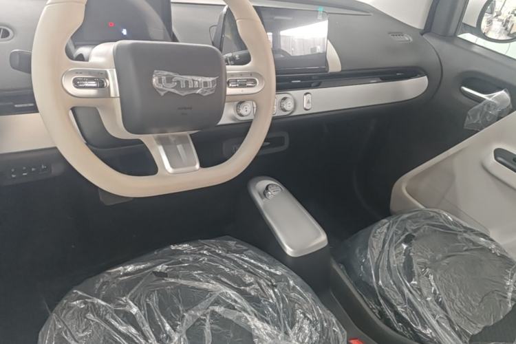Used CHANGAN NEVO Lumin 2026 Model Treasure Edition 205km Passionate Beige Ningde Center Console