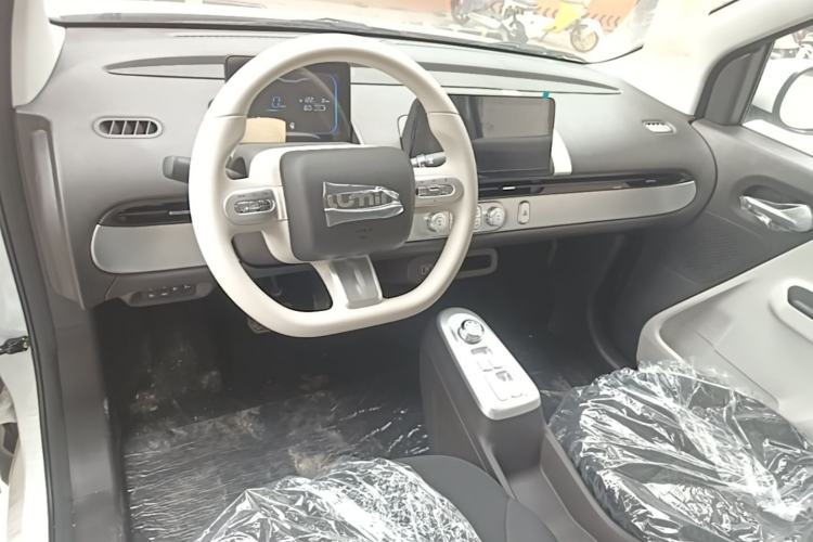 Used CHANGAN NEVO Lumin 2026 Model Treasure Edition 205km Beloved Beige Guoxuan Center Console
