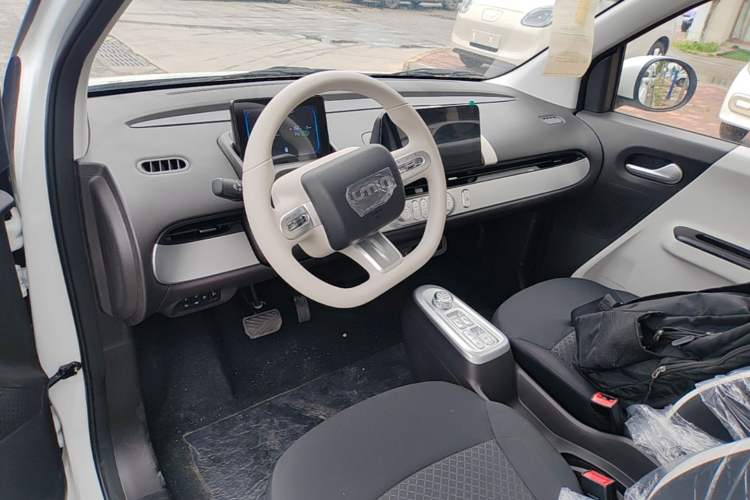 Used CHANGAN NEVO Lumin 2026 Model Treasure Edition 205km Passionate Beige Ningde Center Console