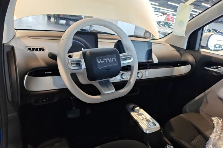 Used CHANGAN NEVO Lumin 2026 Model Treasure Edition 205km Passionate Beige Ningde Center Console