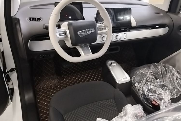 Used CHANGAN NEVO Lumin 2026 Model Treasure Edition 205km Passionate Beige Ningde Center Console