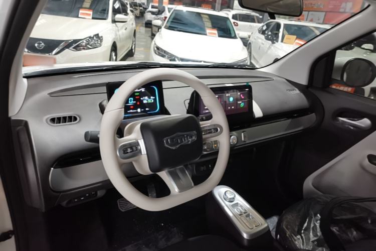 Used CHANGAN NEVO Lumin 2026 Model Treasure Edition 205km Passionate Beige Ningde Center Console