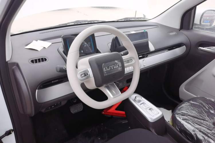 Used CHANGAN NEVO Lumin 2026 Model Treasure Edition 205km Passionate Beige Ningde Center Console