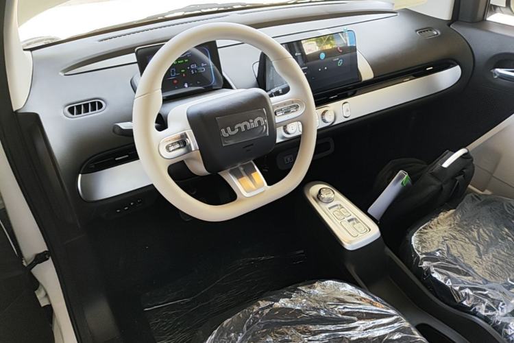 Used CHANGAN NEVO Lumin 2026 Model Treasure Edition 205km Passionate Beige Ningde Center Console