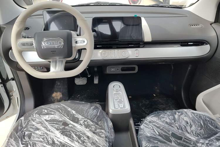 Used CHANGAN NEVO Lumin 2026 Model Treasure Edition 205km Passionate Beige Ningde Center Console