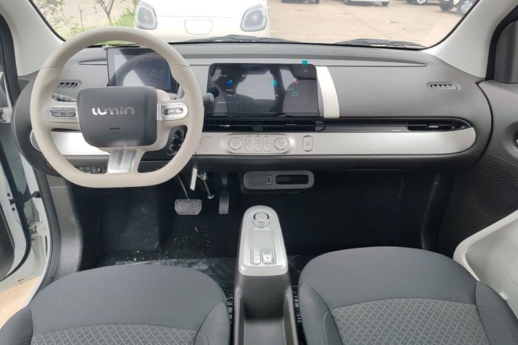 Used CHANGAN NEVO Lumin 2026 Model Treasure Edition 205km Passionate Beige Ningde Center Console