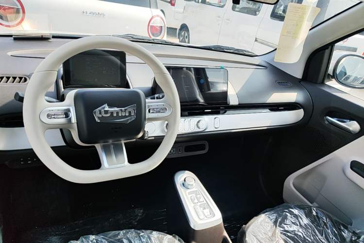 Used CHANGAN NEVO Lumin 2026 Model Treasure Edition 205km Passionate Beige Ningde Center Console