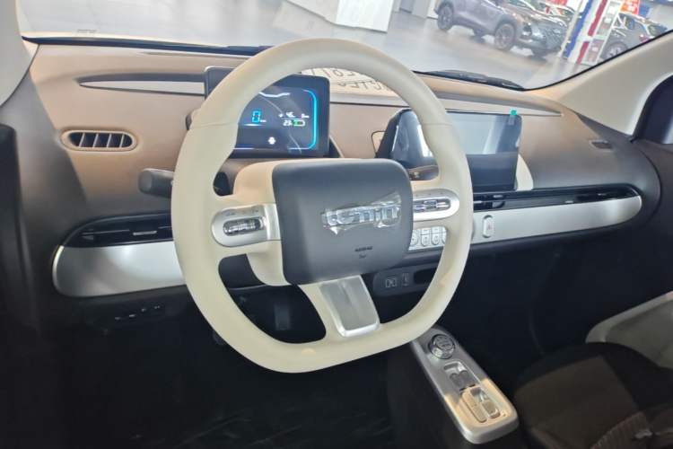 Used CHANGAN NEVO Lumin 2026 Model Treasure Edition 205km Passionate Beige Ningde Center Console