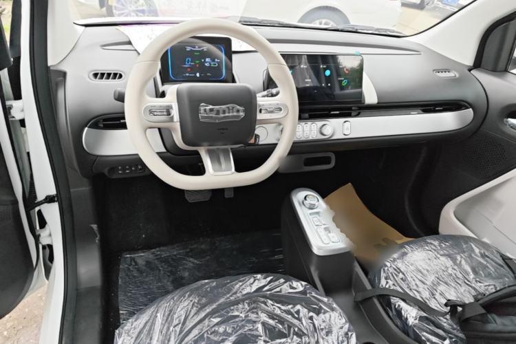 Used CHANGAN NEVO Lumin 2026 Model Treasure Edition 205km Passionate Beige Ningde Center Console