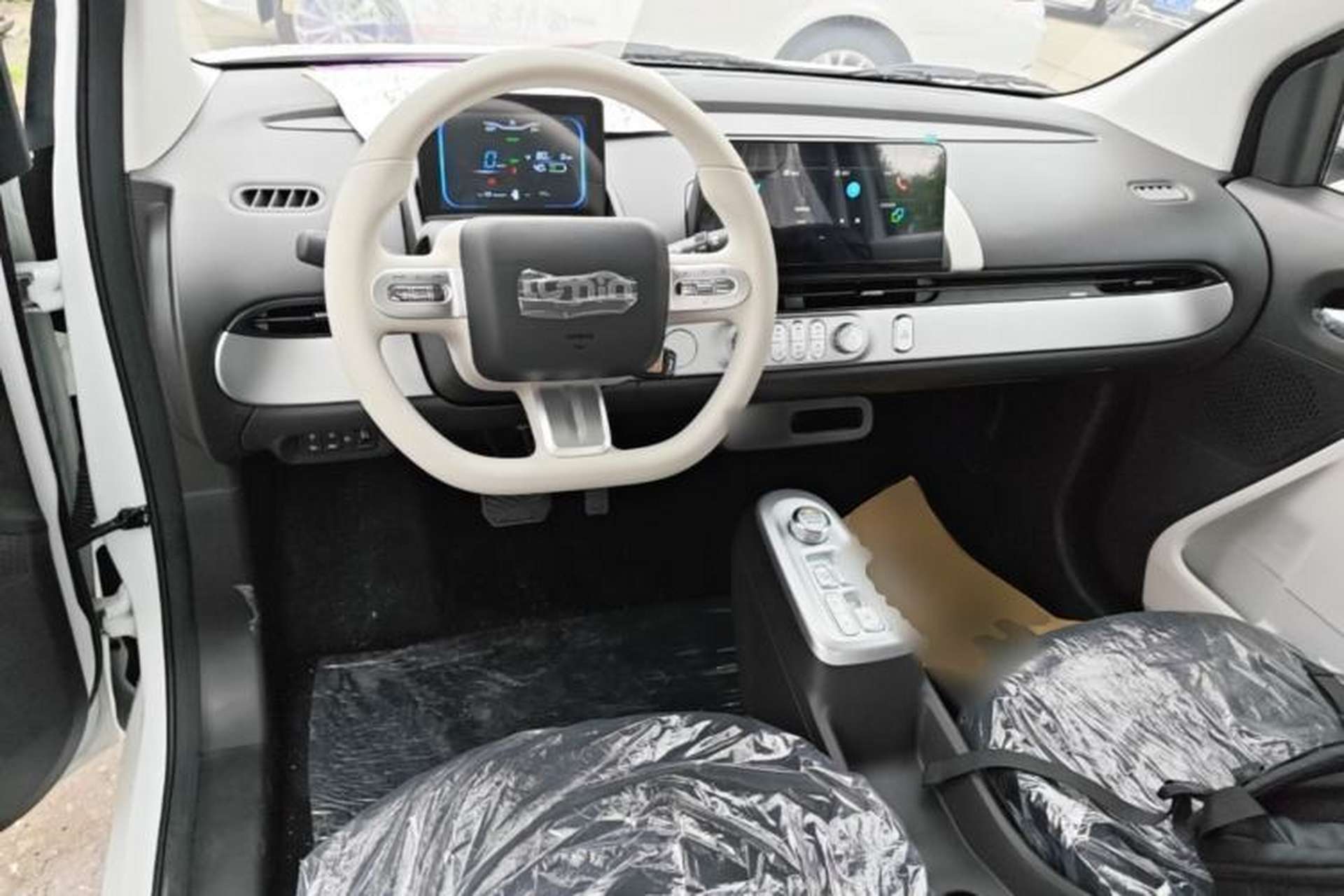 Used CHANGAN NEVO Lumin 2026 Model Treasure Edition 205km Passionate Beige Ningde Center Console