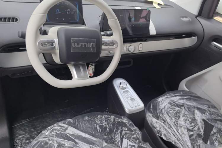 Used CHANGAN NEVO Lumin 2026 Model Treasure Edition 205km Passionate Beige Ningde Center Console