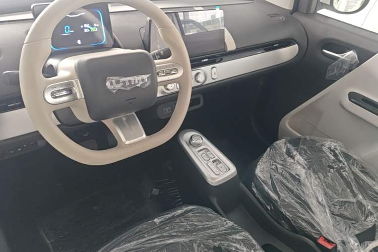 Used CHANGAN NEVO Lumin 2026 Model Treasure Edition 205km Passionate Beige Ningde Center Console