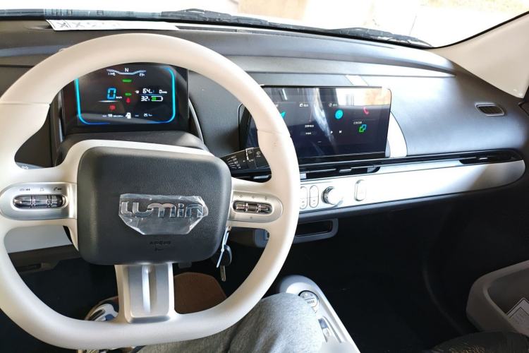 Used CHANGAN NEVO Lumin 2026 Model Treasure Edition 205km Beloved Beige Guoxuan Center Console