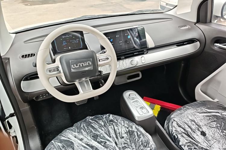Used CHANGAN NEVO Lumin 2026 Model Treasure Edition 205km Passionate Beige Ningde Center Console
