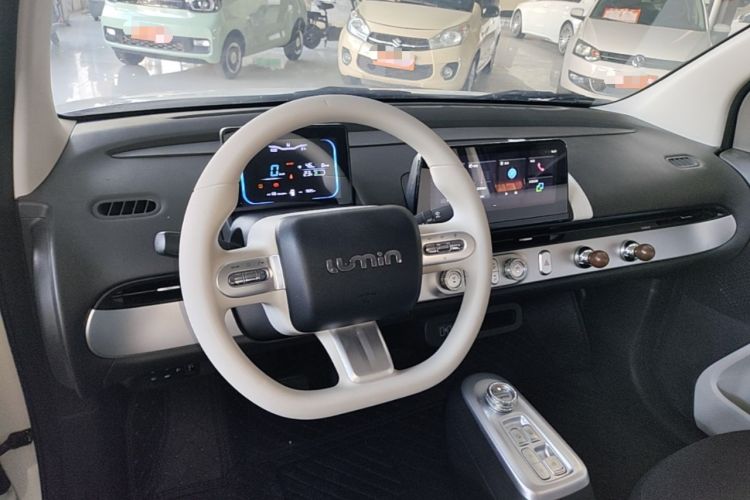 Used CHANGAN NEVO Lumin 2026 Model Treasure Edition 205km Passionate Beige Ningde Center Console