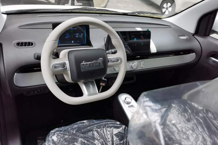 Used CHANGAN NEVO Lumin 2026 Model Treasure Edition 205km Passionate Beige Ningde Center Console