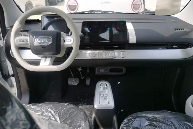 Used CHANGAN NEVO Lumin 2026 Model Treasure Edition 205km Passionate Beige Ningde Center Console