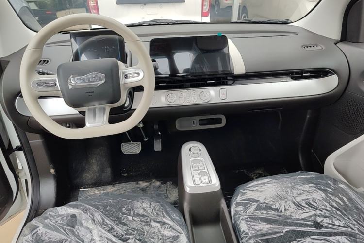 Used CHANGAN NEVO Lumin 2026 Model Treasure Edition 205km Passionate Beige Ningde Center Console