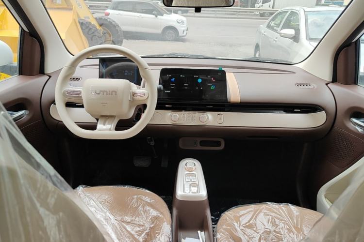 Used CHANGAN NEVO Lumin 2026 Model Treasure Edition 205km Passionate Beige Ningde Center Console
