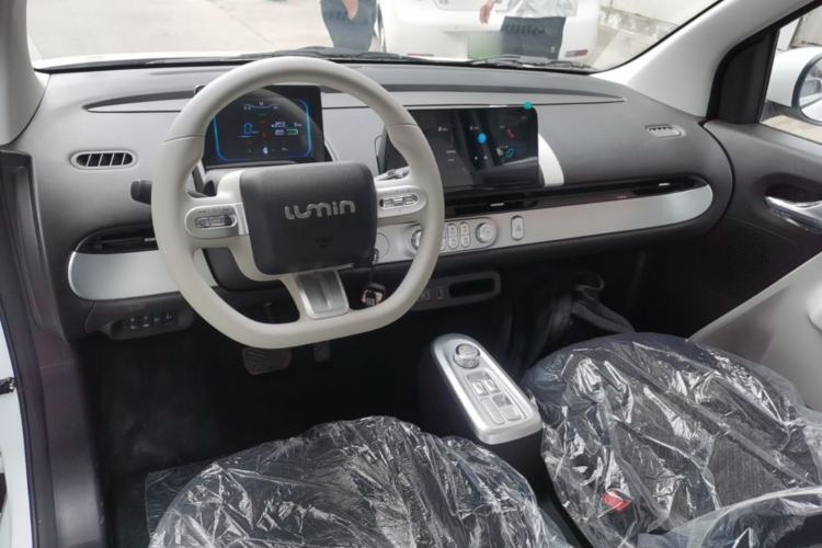Used CHANGAN NEVO Lumin 2026 Model Treasure Edition 205km Passionate Beige Ningde Center Console